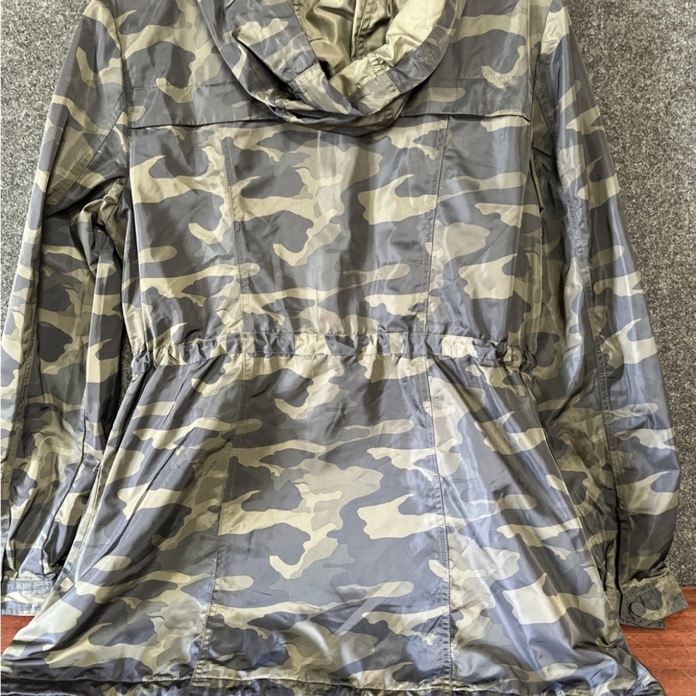 Blanc Noir size Large Camouflage Hooded Jacket